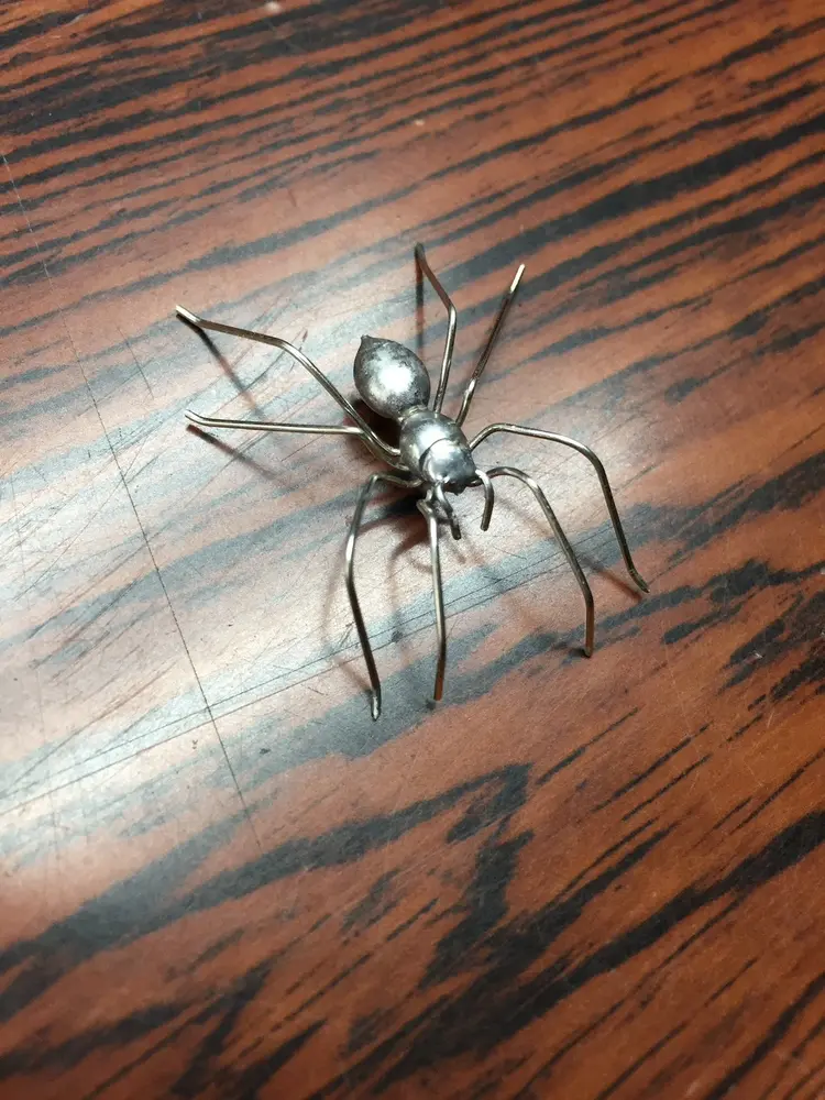 はんだで制作したクモ